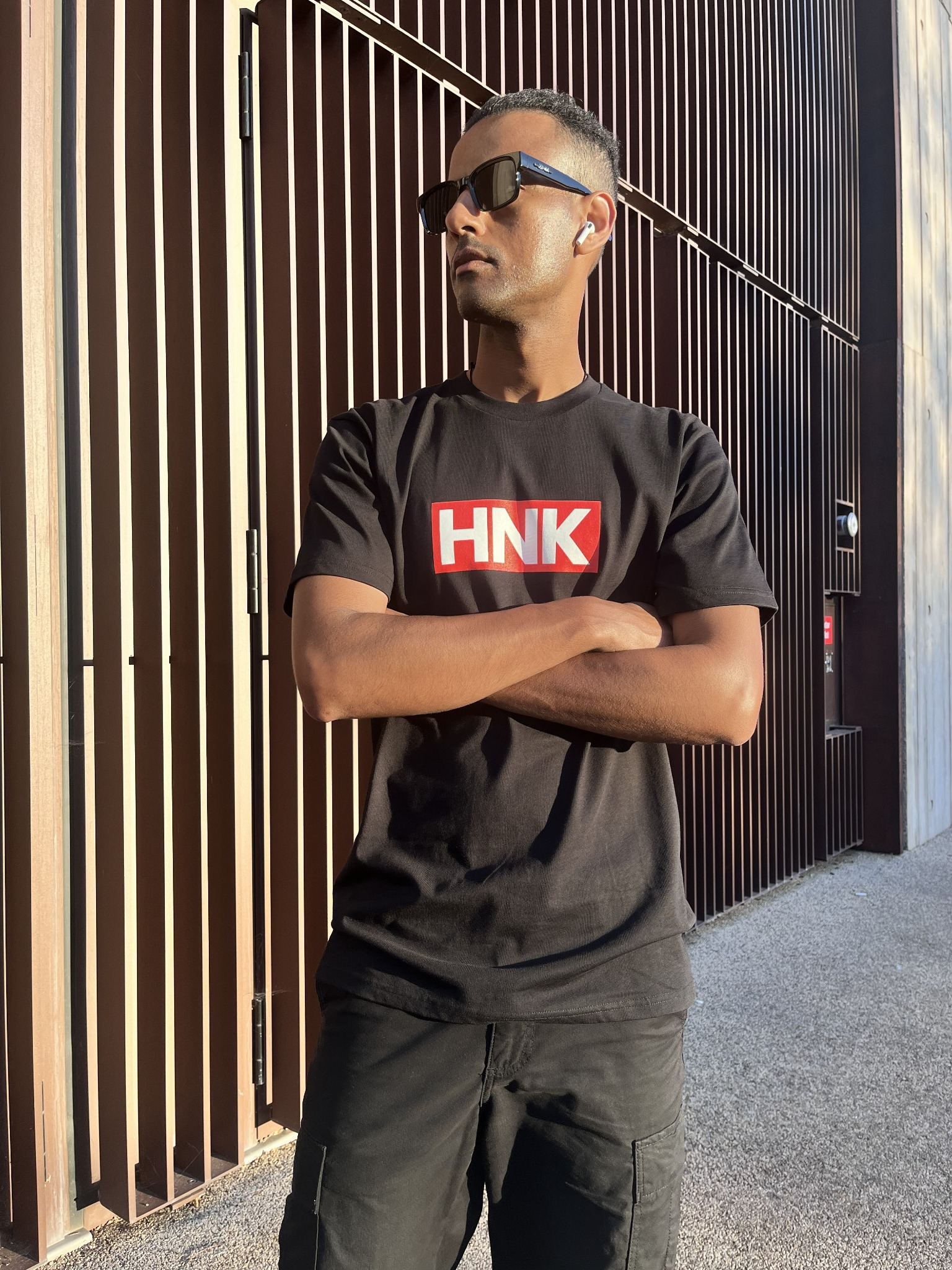 HNK Standard in black, standing view